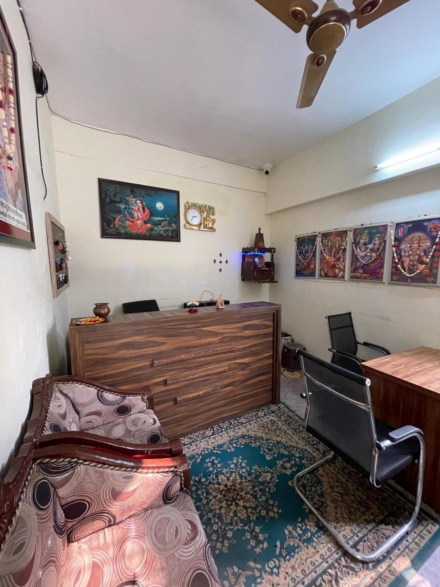Hotel Shree Krishna Garden à Jhusi Extérieur photo