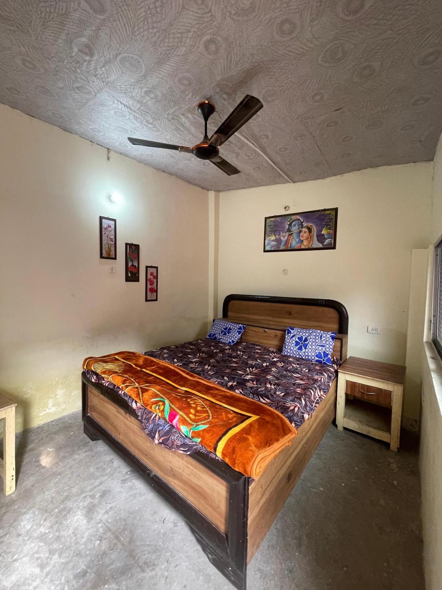 Hotel Shree Krishna Garden à Jhusi Extérieur photo