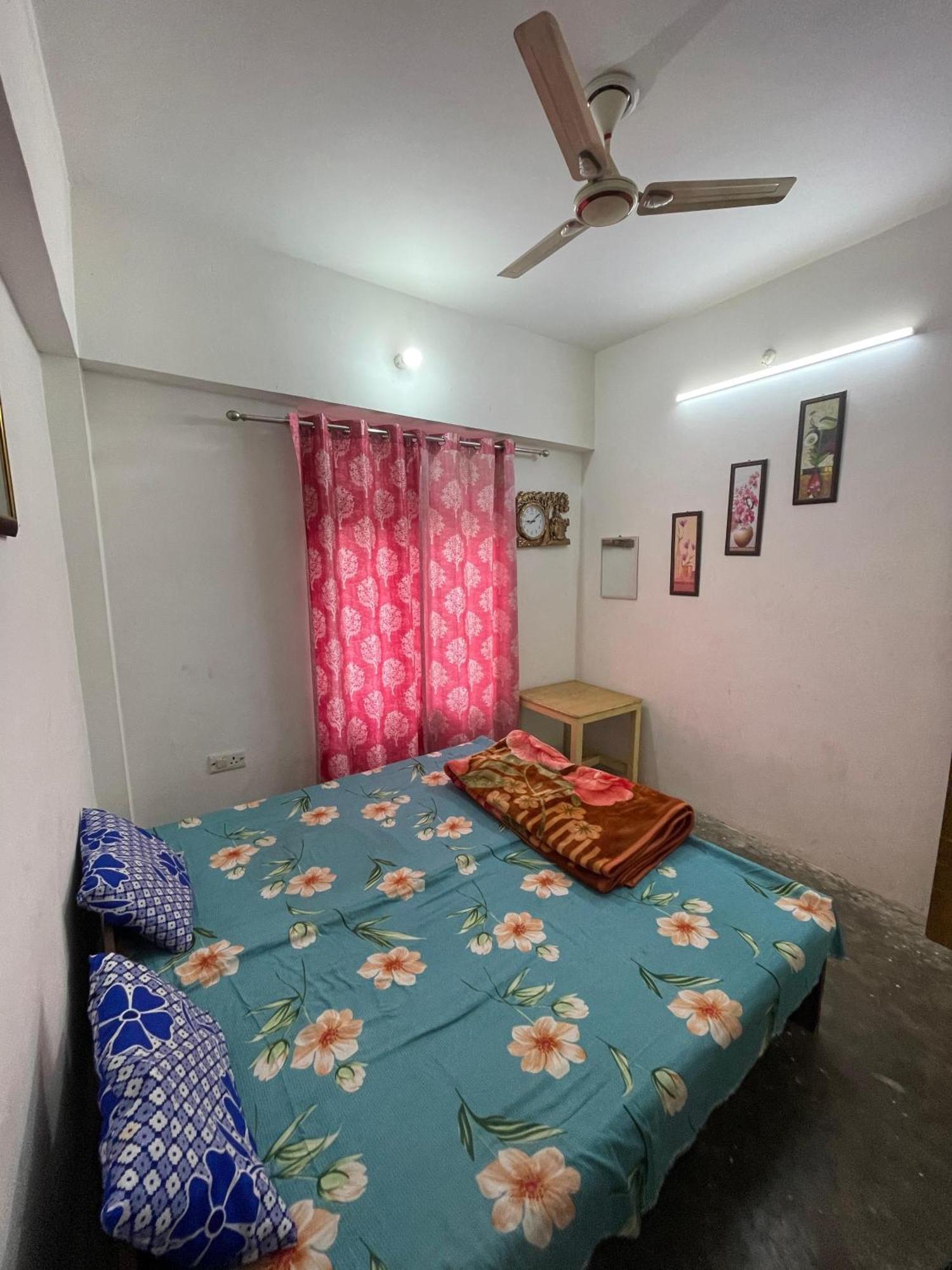 Hotel Shree Krishna Garden à Jhusi Extérieur photo