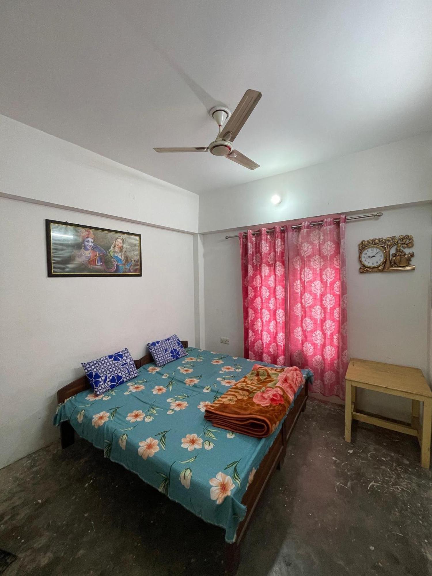 Hotel Shree Krishna Garden à Jhusi Extérieur photo
