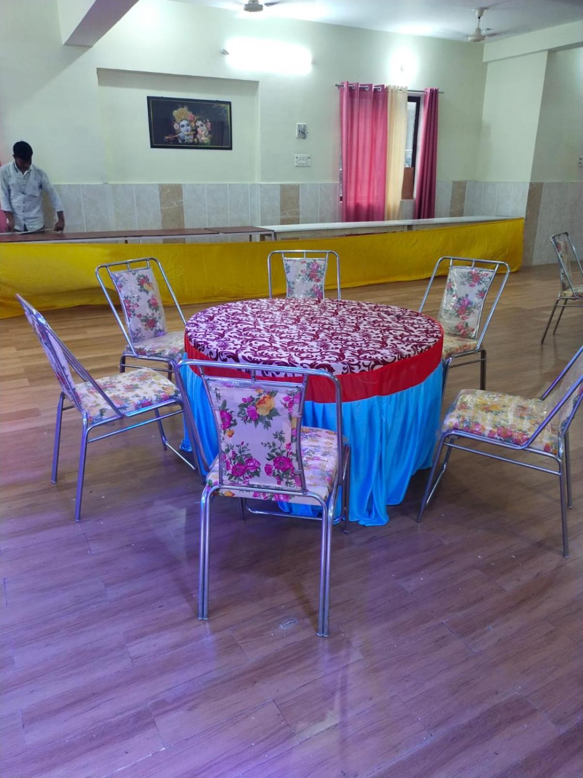 Hotel Shree Krishna Garden à Jhusi Extérieur photo