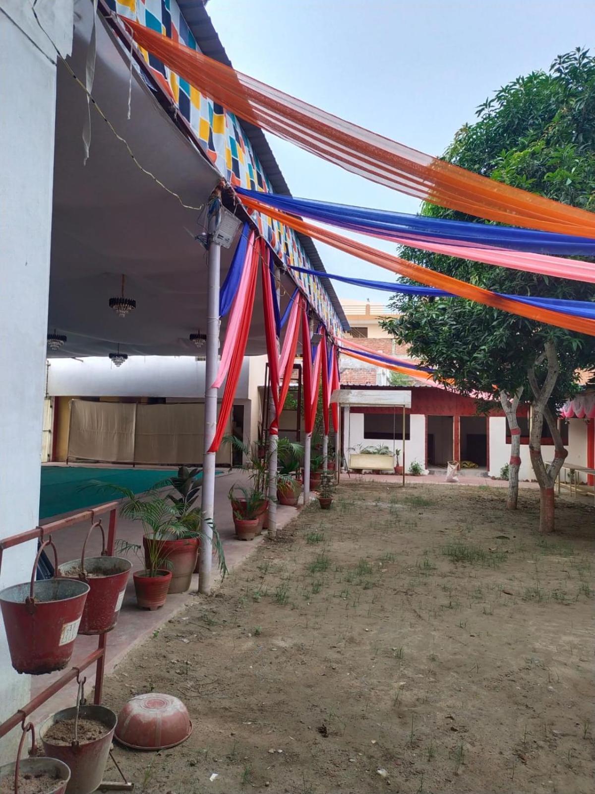 Hotel Shree Krishna Garden à Jhusi Extérieur photo